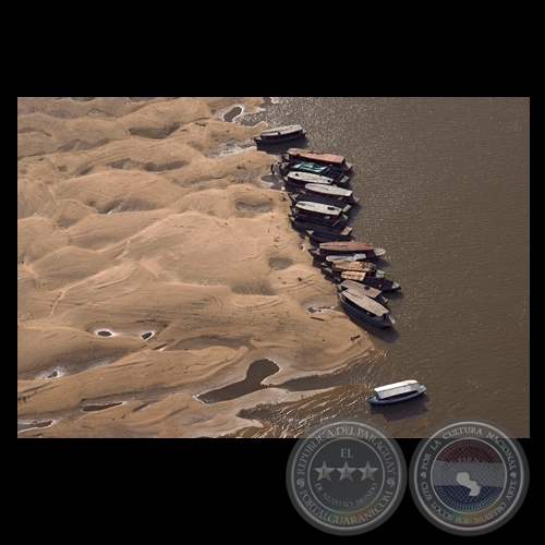 LANCHAS PARA EL CRUZE AL CHACO´I - Fotografía de Fernando Allen